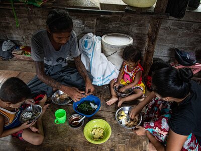 Photo: WFP/Photolibrary Family of 4 having eating food items distributed by WFP in Yangon as food insecurity rises following the military takeover in early 2021