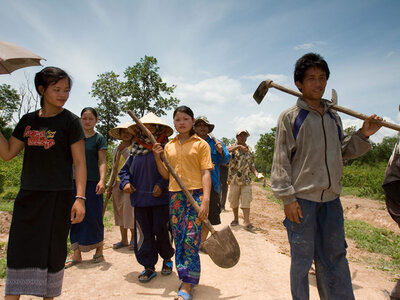 Photo: WFP/Tom Greenwood Group of farmers returning from the day's work
