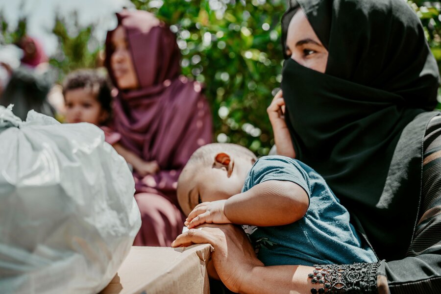 A mother and her son count among the Sudanese refugees receiveing WFP food assistance outside Tripoli, Libya. Photo: WFP/Naim Jraid